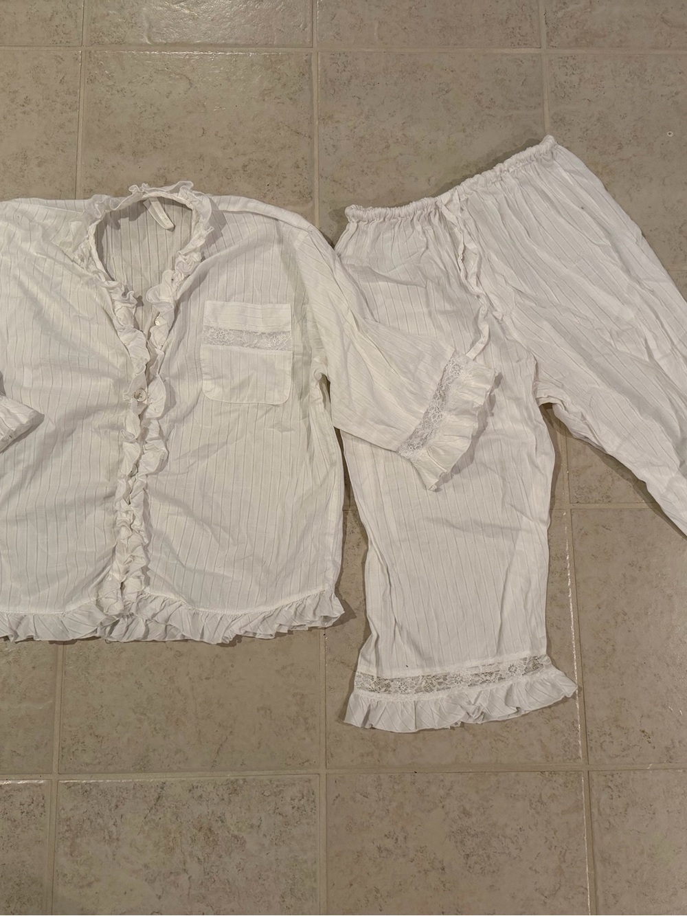 EMPRESS ARTS Pajama Set